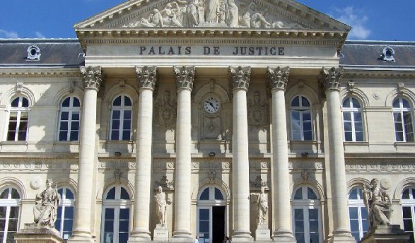القضاء الفرنسي يوجه تهما لثمانية أشخاص بالارتباط بشبكات متطرفة في سوريا