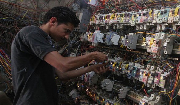دراسة: العراق يخسر 40 مليار دولار سنوياً بسبب نقص الكهرباء